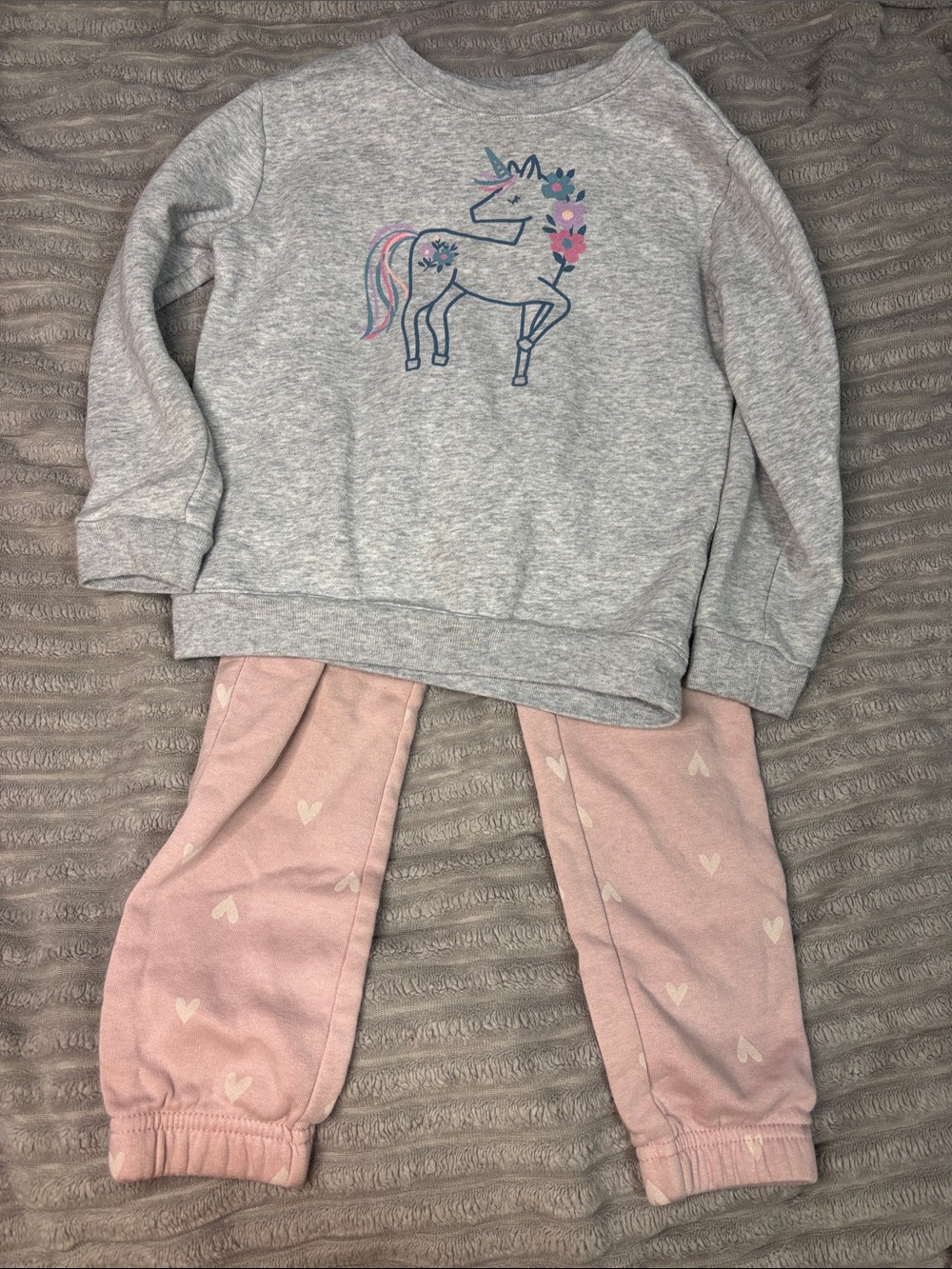 Girls' Gray Unicorn Sweatshirt & Pink Heart Joggers Set